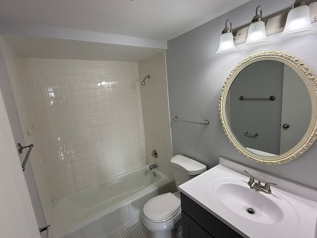 4500 BEAU MONDE Drive 101, Lisle, IL 60532