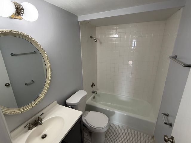 4500 BEAU MONDE Drive 101, Lisle, IL 60532