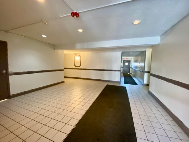 4500 BEAU MONDE Drive 101, Lisle, IL 60532