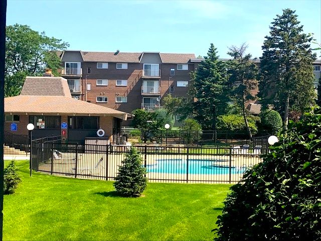 4500 BEAU MONDE Drive 101, Lisle, IL 60532