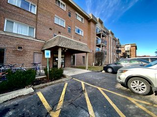 4500 BEAU MONDE Drive 101, Lisle, IL 60532