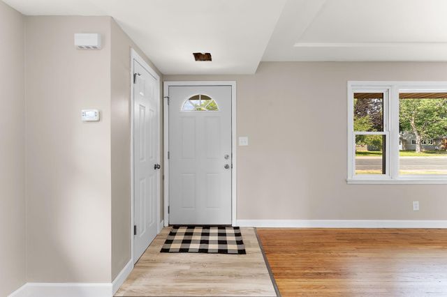 5906 Dupont Avenue N, Brooklyn Center, MN 55430