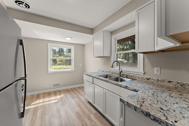 5906 Dupont Avenue N, Brooklyn Center, MN 55430