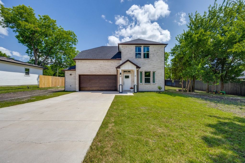311 W Thomas Street, Leonard, TX 75452