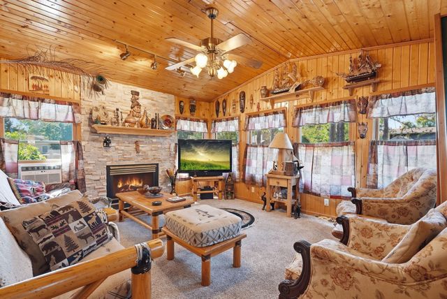651 10th Street N, Hudson, WI 54016