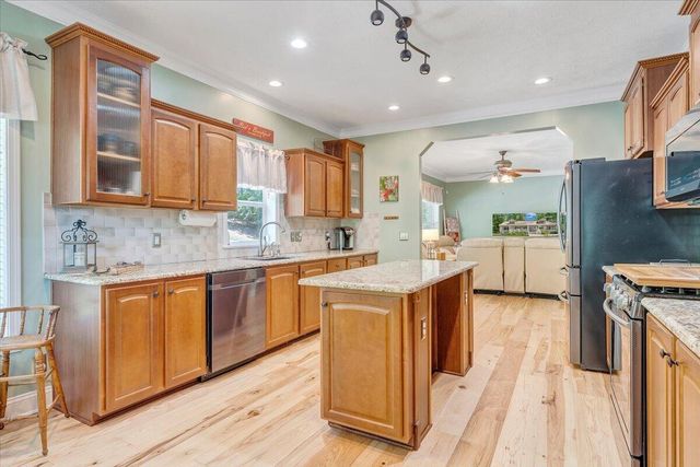 59 Camp RD, Moneta, VA 24121