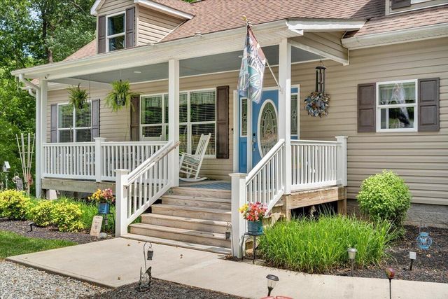 59 Camp RD, Moneta, VA 24121