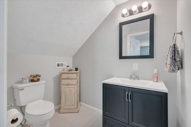 59 Camp RD, Moneta, VA 24121