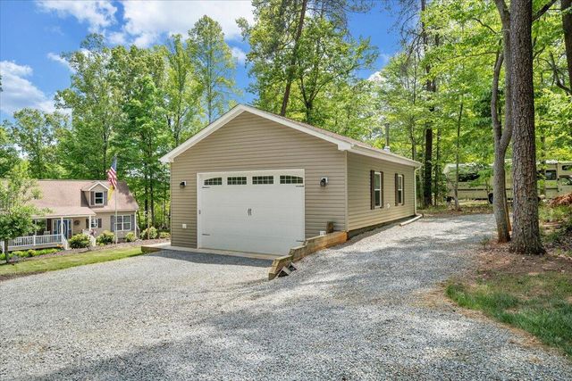 59 Camp RD, Moneta, VA 24121