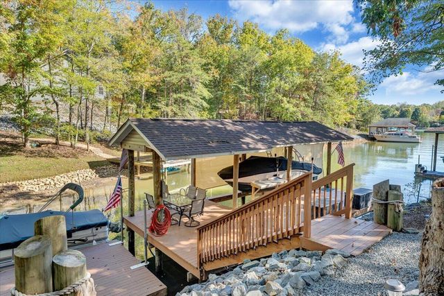59 Camp RD, Moneta, VA 24121