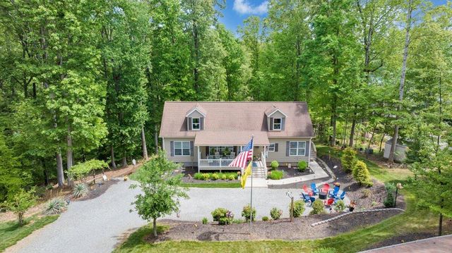 59 Camp RD, Moneta, VA 24121