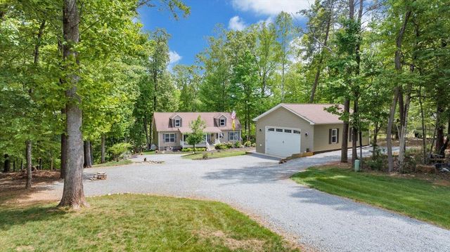 59 Camp RD, Moneta, VA 24121