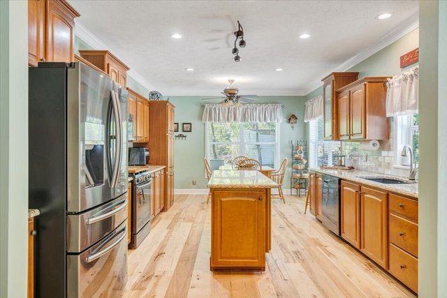 59 Camp RD, Moneta, VA 24121