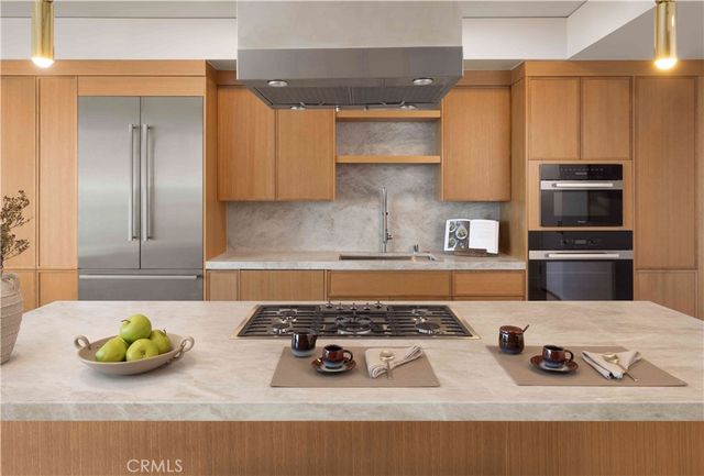 9 MacArthur Place 1001, Santa Ana, CA 92707