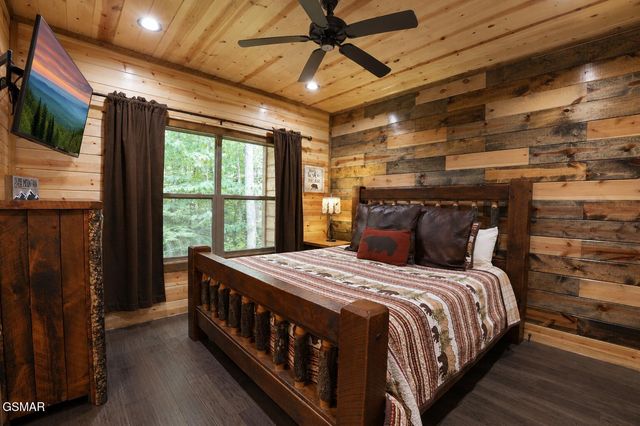 2215 Cub Circle, Sevierville, TN 37862