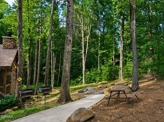 2215 Cub Circle, Sevierville, TN 37862