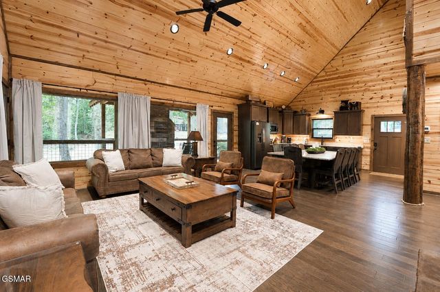2215 Cub Circle, Sevierville, TN 37862