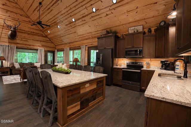 2215 Cub Circle, Sevierville, TN 37862