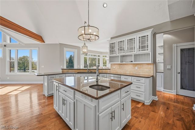 1803 Whisper Bluff Trail, Hinckley, OH 44233