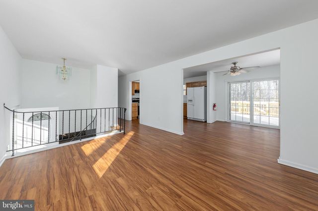 2 DEBRAS LN, Sicklerville, NJ 08081