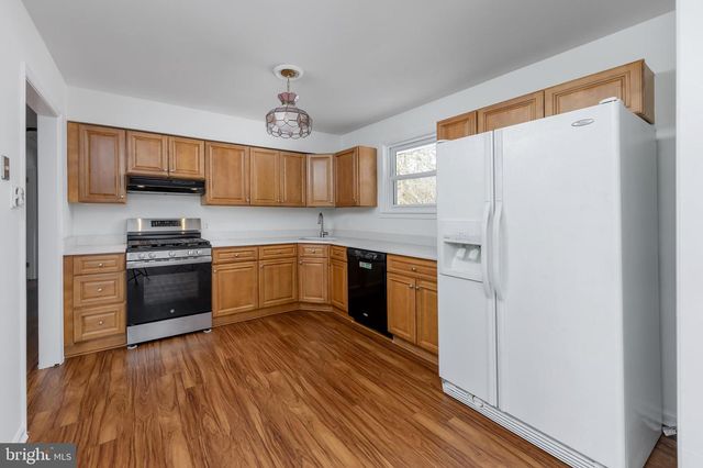 2 DEBRAS LN, Sicklerville, NJ 08081