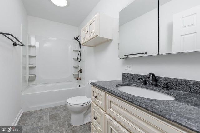 2 DEBRAS LN, Sicklerville, NJ 08081