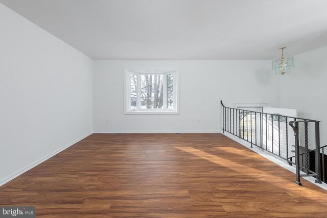 2 DEBRAS LN, Sicklerville, NJ 08081