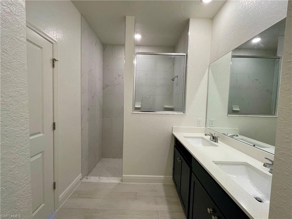 Image 11 of property listing at 4020 NW 36th PL, Cape Coral, FL 33993