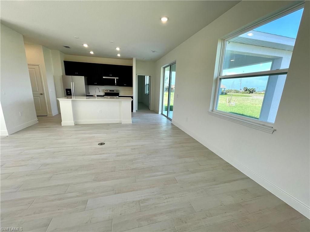 Image 4 of property listing at 4020 NW 36th PL, Cape Coral, FL 33993