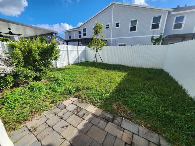 916 SE 17th Ct, Homestead, FL 33034