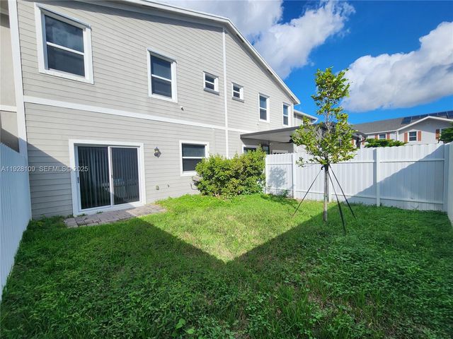 916 SE 17th Ct, Homestead, FL 33034