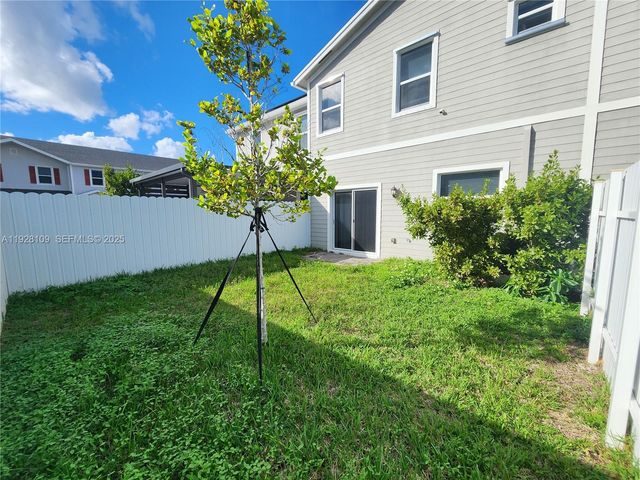 916 SE 17th Ct, Homestead, FL 33034