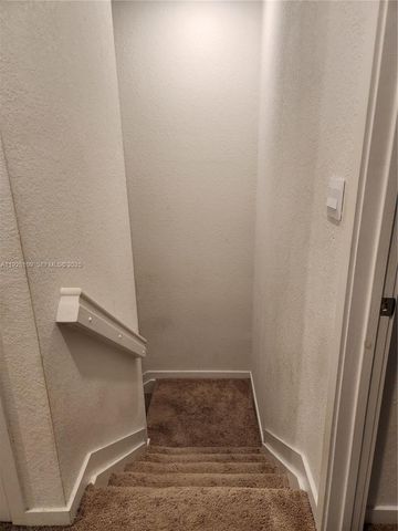 916 SE 17th Ct, Homestead, FL 33034