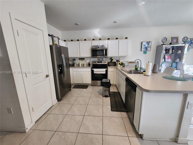 916 SE 17th Ct, Homestead, FL 33034