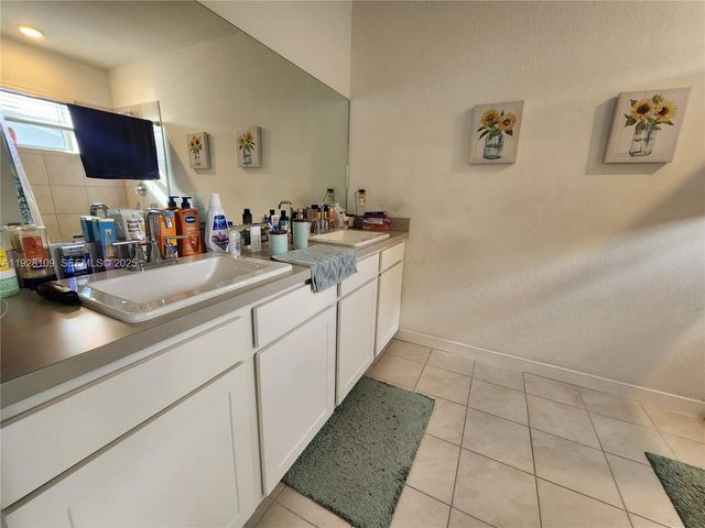 916 SE 17th Ct, Homestead, FL 33034
