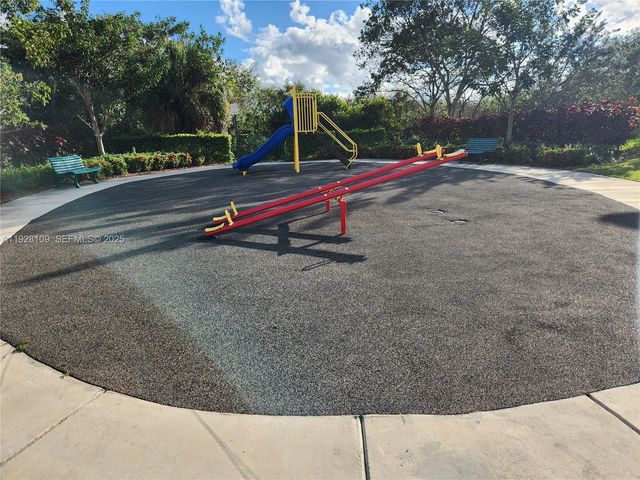 916 SE 17th Ct, Homestead, FL 33034