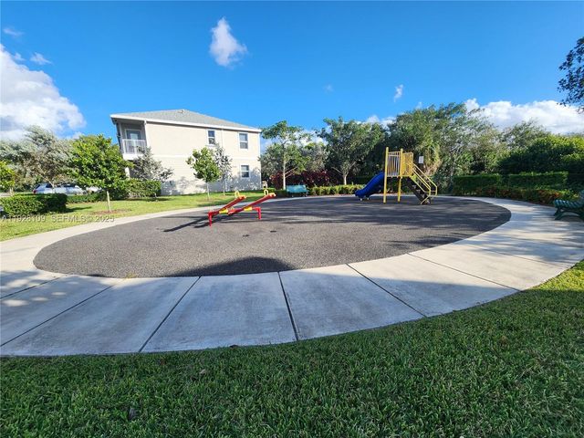 916 SE 17th Ct, Homestead, FL 33034