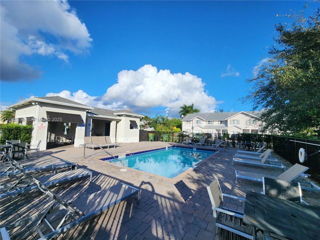 916 SE 17th Ct, Homestead, FL 33034
