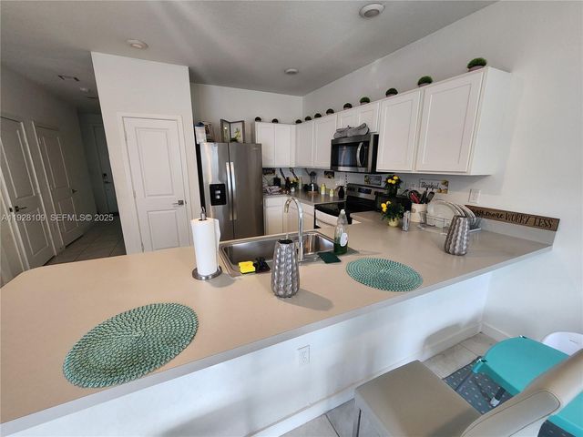 916 SE 17th Ct, Homestead, FL 33034