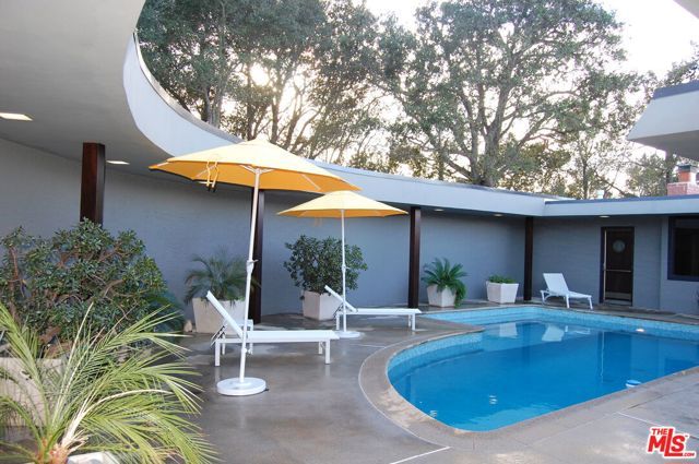 14513 Mulholland Drive, Los Angeles, CA 90077