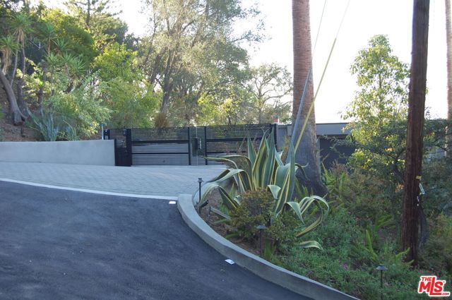 14513 Mulholland Drive, Los Angeles, CA 90077