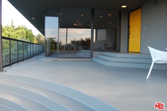 14513 Mulholland Drive, Los Angeles, CA 90077