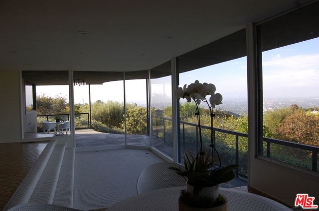 14513 Mulholland Drive, Los Angeles, CA 90077