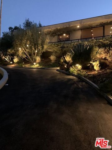 14513 Mulholland Drive, Los Angeles, CA 90077