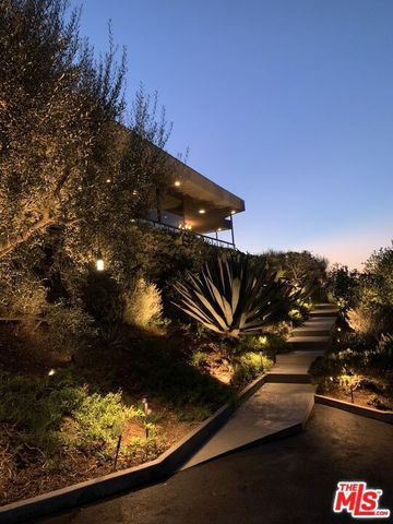 14513 Mulholland Drive, Los Angeles, CA 90077