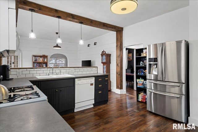 443 W VINE Street, Springfield, IL 62704