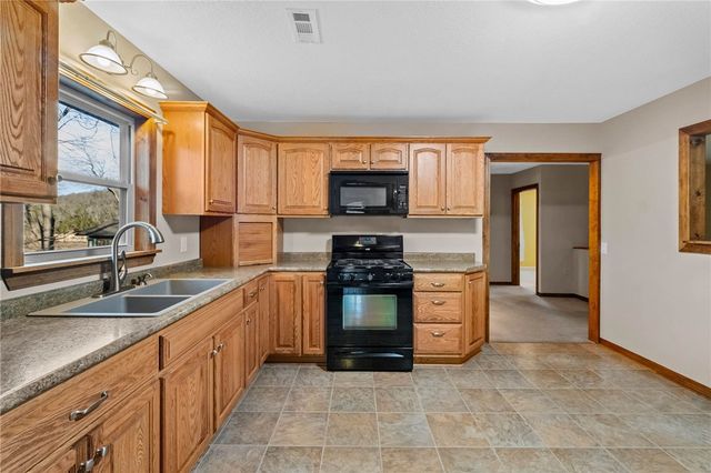 19135 Shoreline Way, Fayetteville, AR 72703