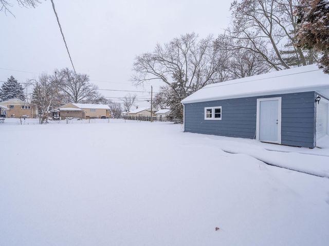 8425 W Carol Street, Niles, IL 60714