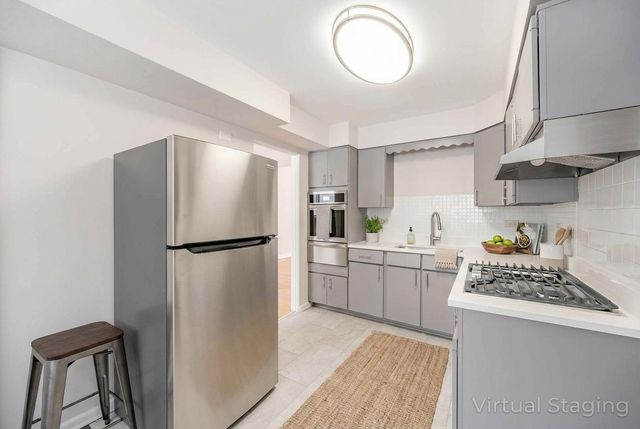 8425 W Carol Street, Niles, IL 60714