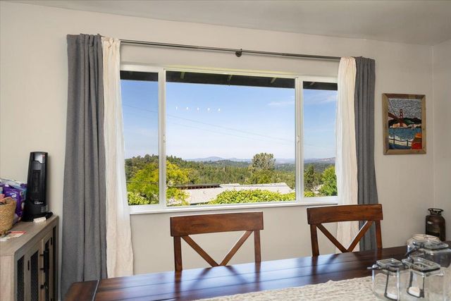 1764 Country Club Dr, Placerville, CA 95667